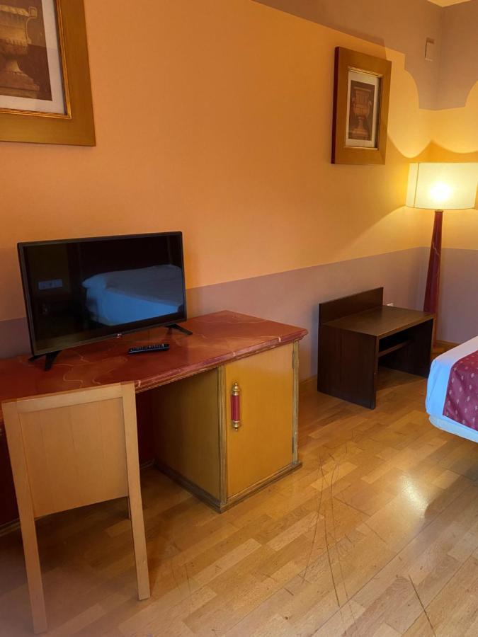 Hotel Fuente Las Piedras カブラ エクステリア 写真