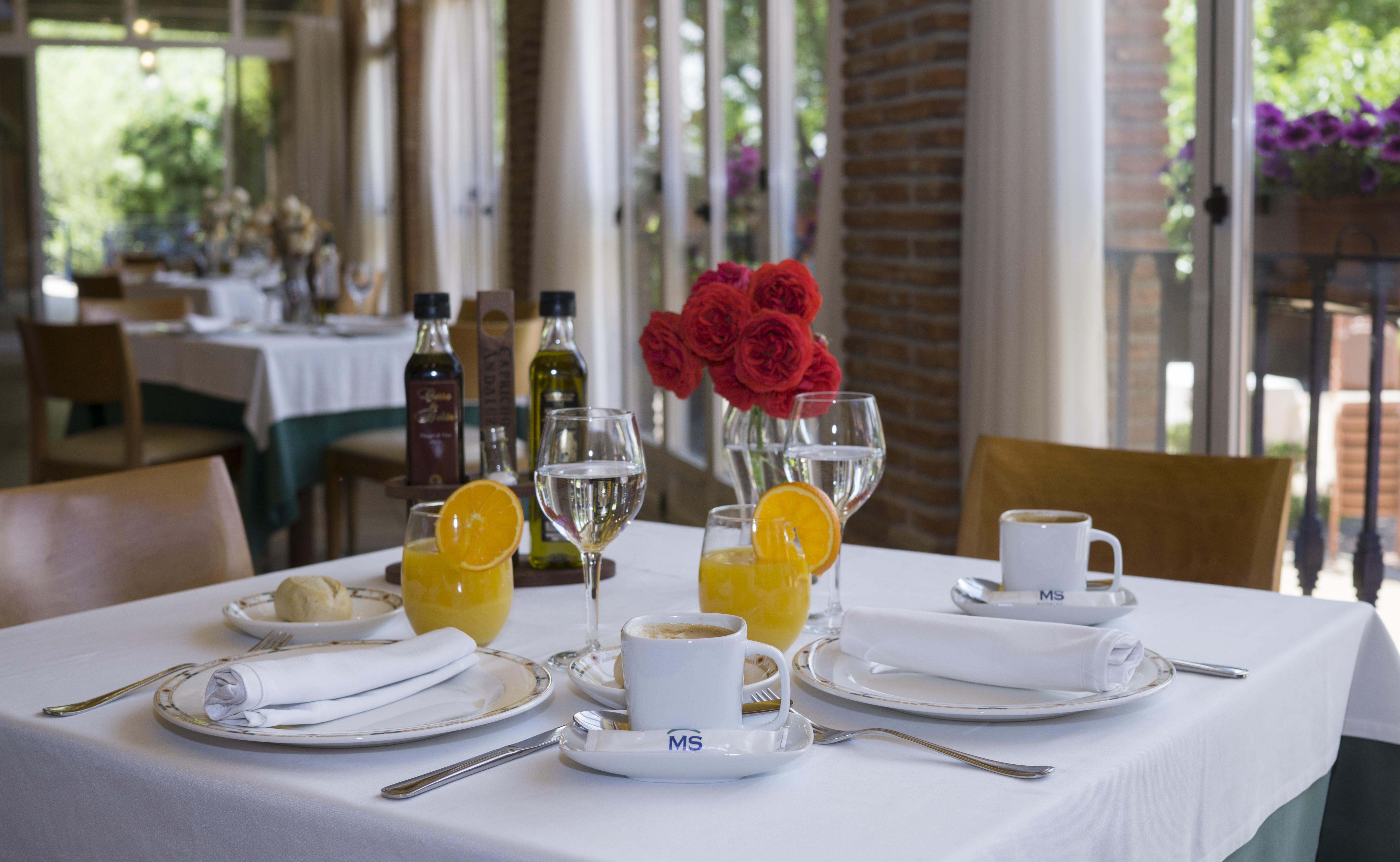 Hotel Fuente Las Piedras カブラ エクステリア 写真