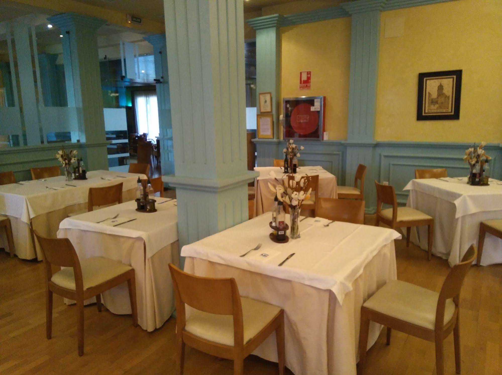 Hotel Fuente Las Piedras カブラ エクステリア 写真