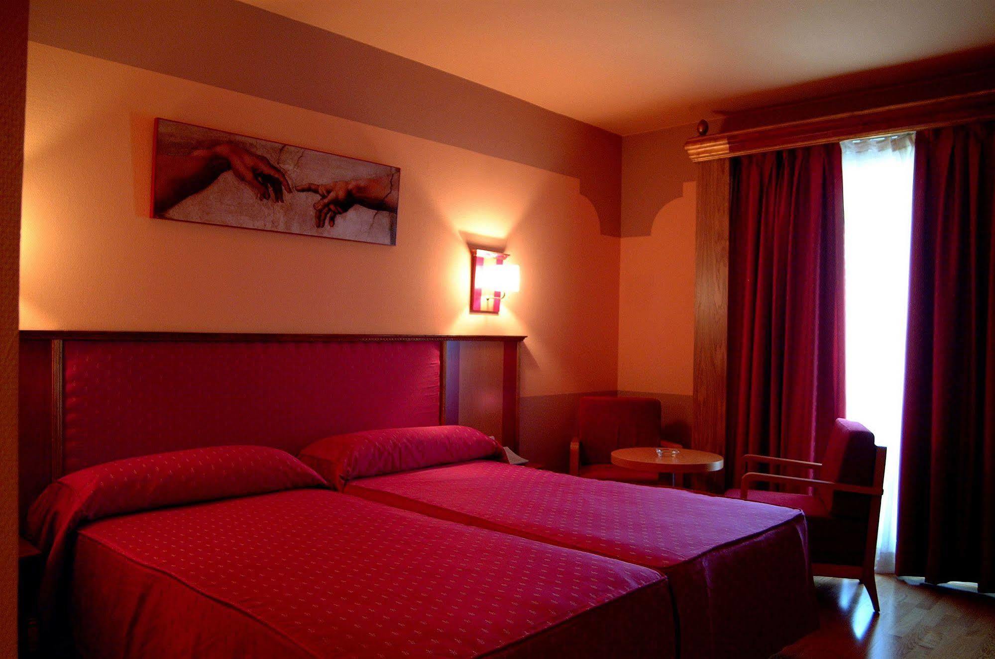 Hotel Fuente Las Piedras カブラ エクステリア 写真