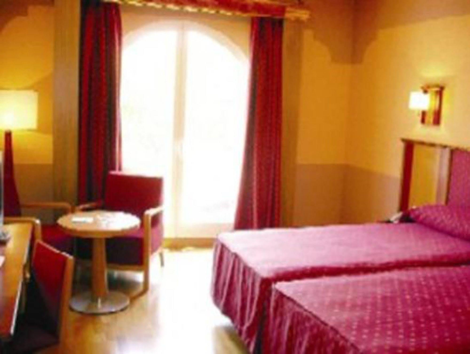 Hotel Fuente Las Piedras カブラ エクステリア 写真