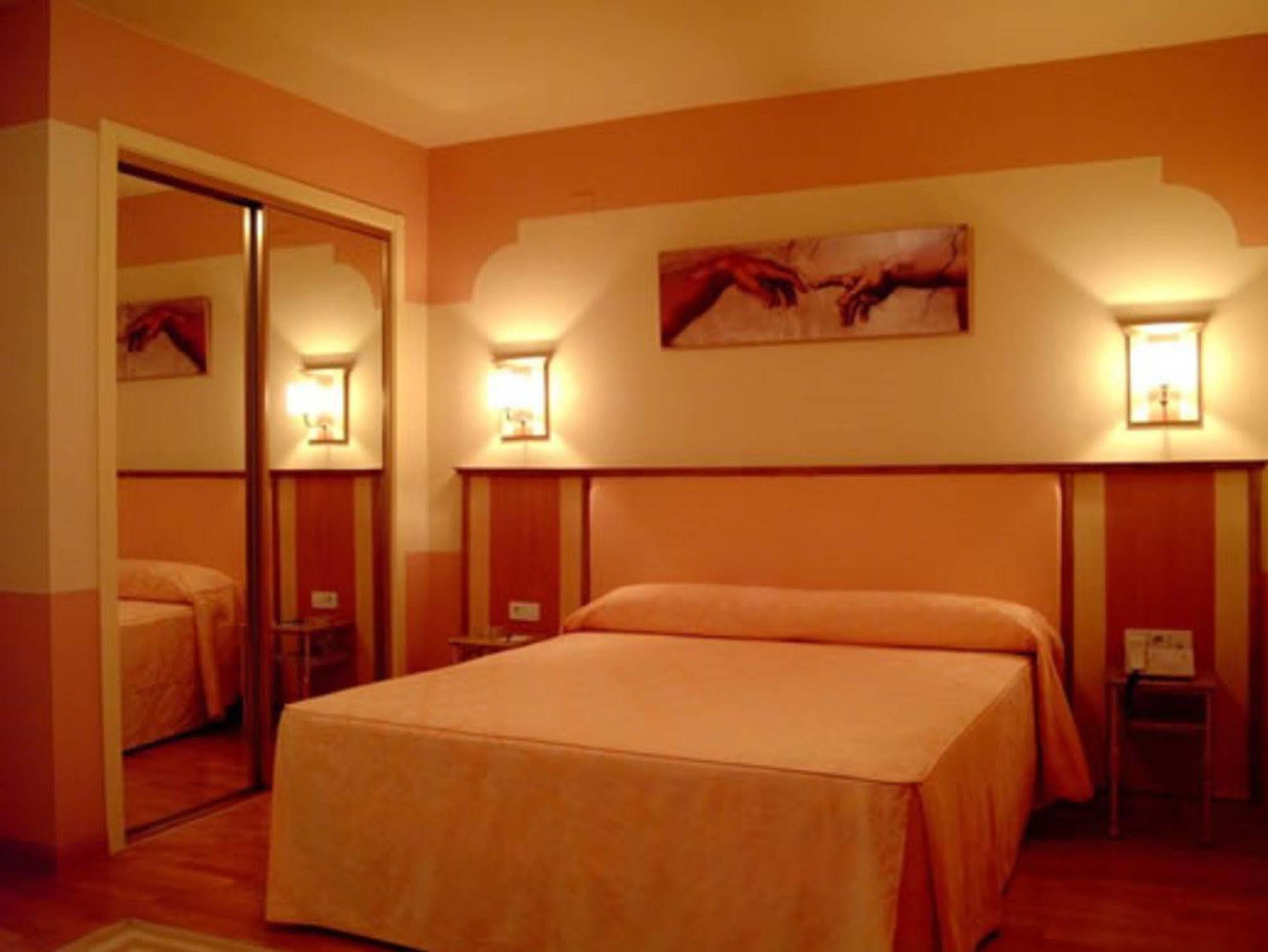 Hotel Fuente Las Piedras カブラ エクステリア 写真