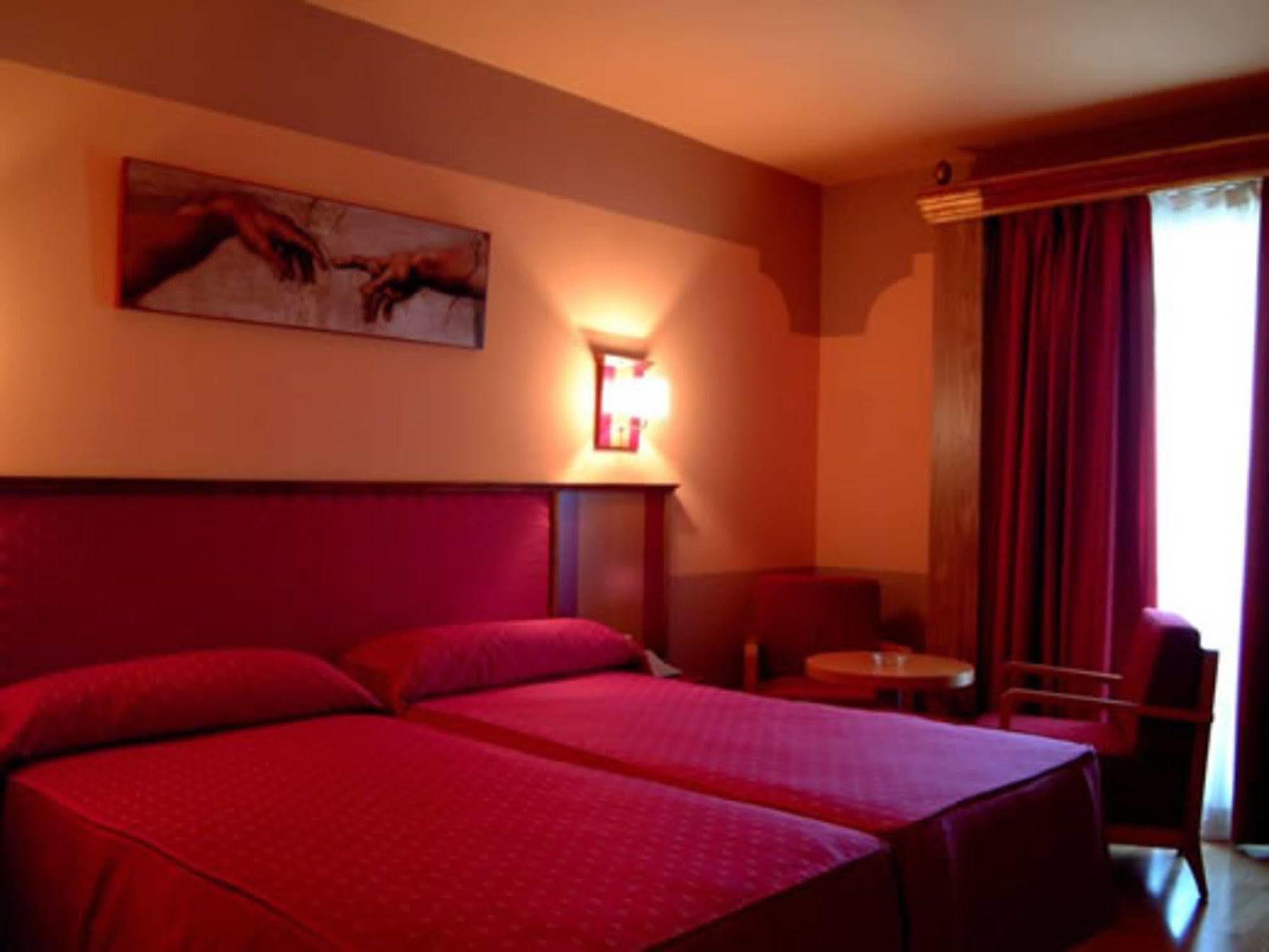 Hotel Fuente Las Piedras カブラ エクステリア 写真