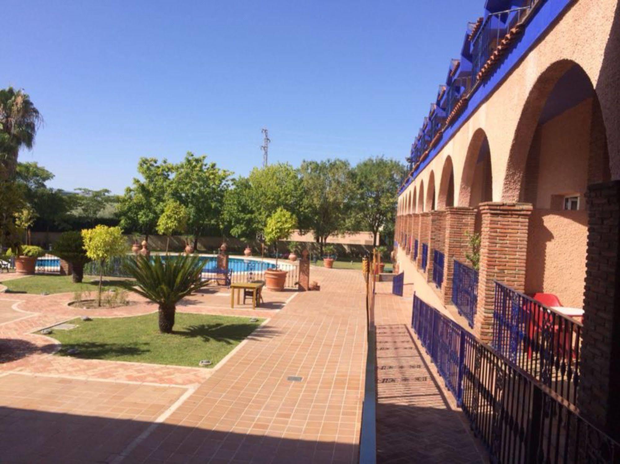 Hotel Fuente Las Piedras カブラ エクステリア 写真